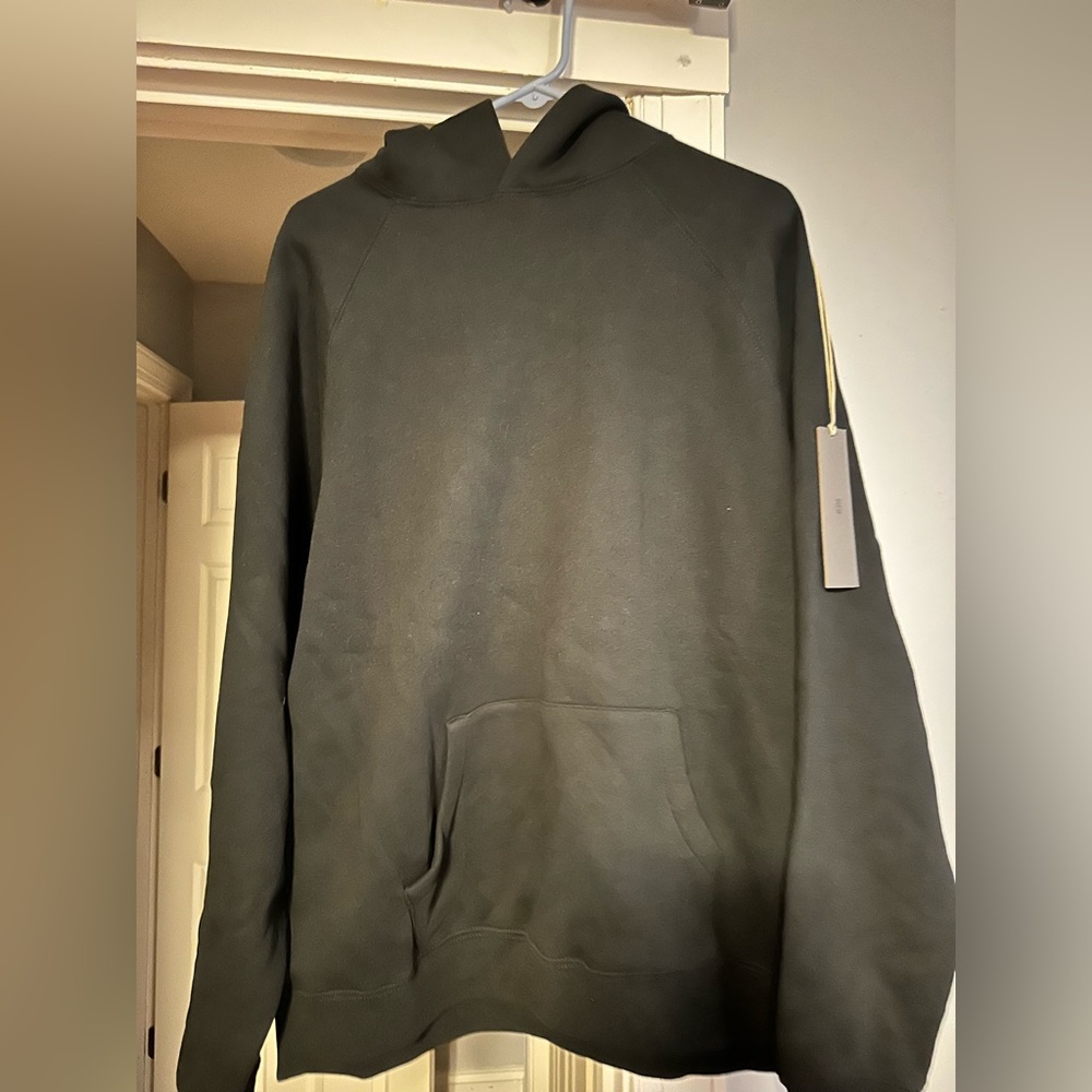NWT essentials fear of god hoodie. Men’s size small